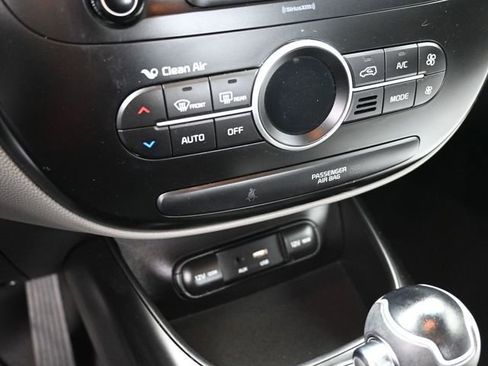 Used 2017 Kia Soul + image 32