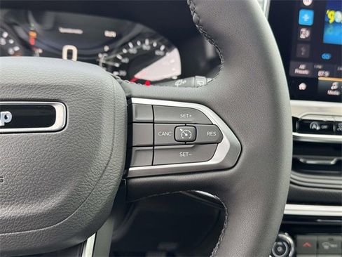 New 2026 Jeep Compass Latitude image 9