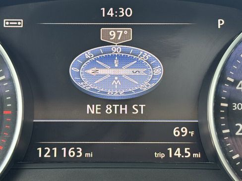 Used 2012 Volkswagen Touareg TDI image 21