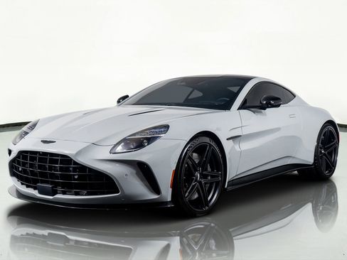 Used 2025 Aston Martin V8 Vantage Coupe image 7