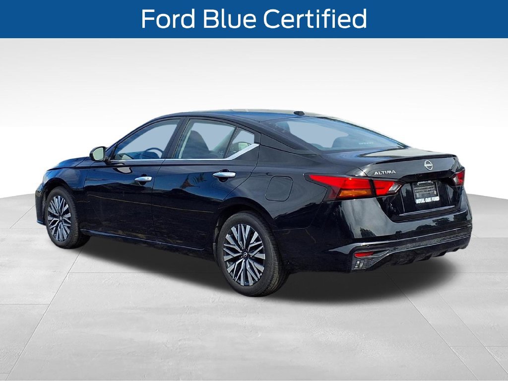 Used 2025 Nissan Altima 2.5 SV FWD image 2