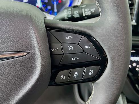 Used 2024 Chrysler Pacifica Limited w/ S Appearance Package FWD image 35