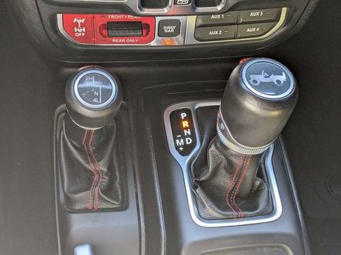 Used 2018 Jeep Wrangler Unlimited Rubicon AWD/4WD image 23