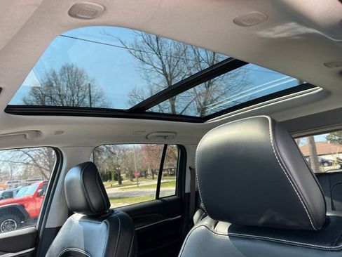 Used 2022 Jeep Grand Cherokee Limited 4xe image 9