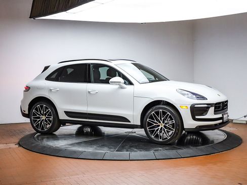 Certified 2026 Porsche Macan AWD/4WD image 30