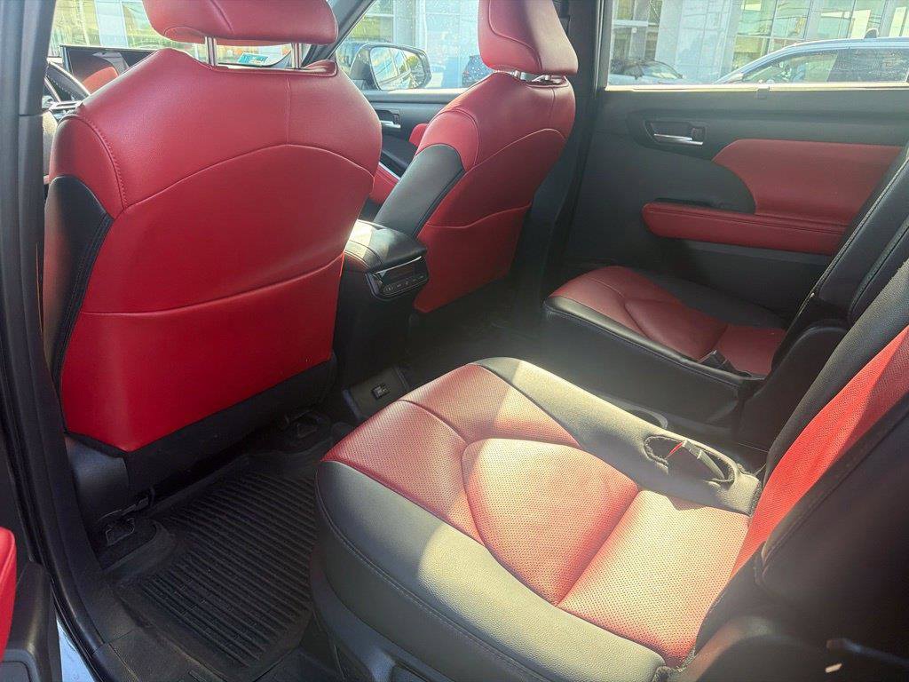 Used 2025 Toyota Highlander XSE AWD/4WD image 5