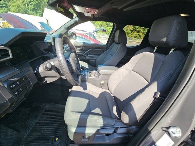 Used 2025 Toyota Tacoma SR5 AWD/4WD image 6