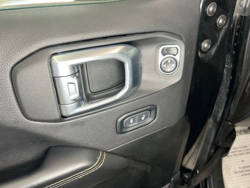 Used 2024 Jeep Wrangler Unlimited Sahara AWD/4WD image 17