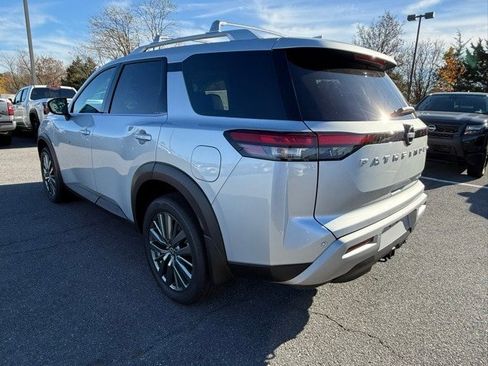 New 2025 Nissan Pathfinder SL w/ SL Premium Package image 7