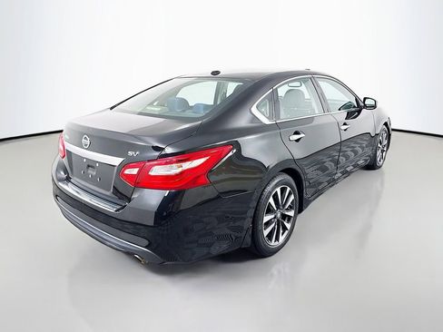 Used 2017 Nissan Altima 2.5 SV w/ Convenience Package image 7