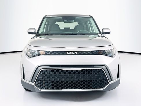 Used 2025 Kia Soul LX w/ LX Technology Package FWD image 2