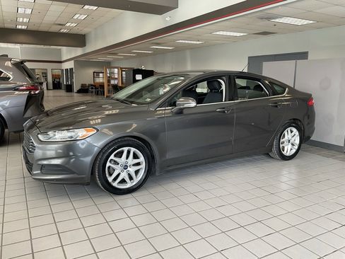 Used 2016 Ford Fusion SE image 3