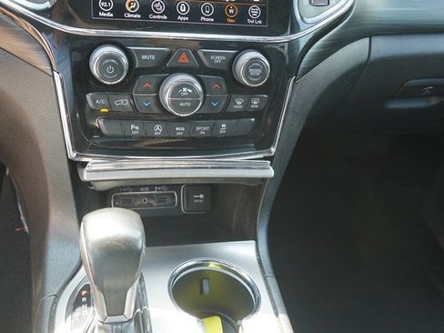 Used 2021 Jeep Grand Cherokee Laredo X AWD/4WD image 19
