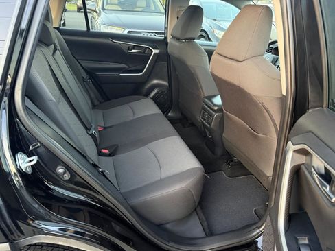 Used 2020 Toyota RAV4 XLE w/ Carpet Mat Package AWD/4WD image 11