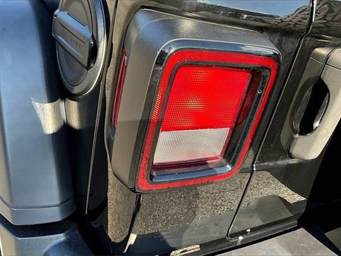 Used 2022 Jeep Wrangler Rubicon image 20