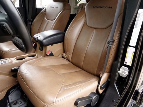 Used 2013 Jeep Wrangler Unlimited Rubicon w/ Connectivity Group image 6