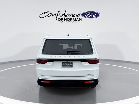 Used 2024 Jeep Wagoneer L Series II RWD image 7