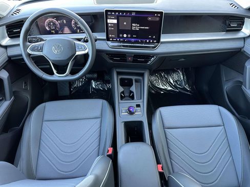 New 2025 Volkswagen Tiguan SE image 11