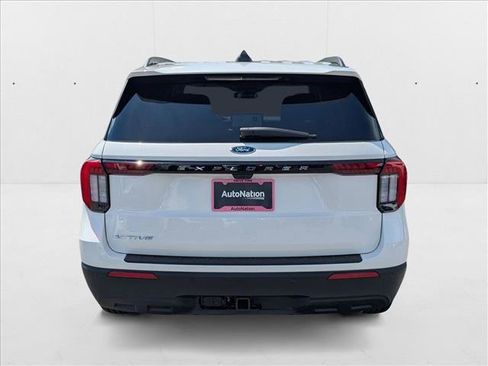 New 2025 Ford Explorer Active image 7