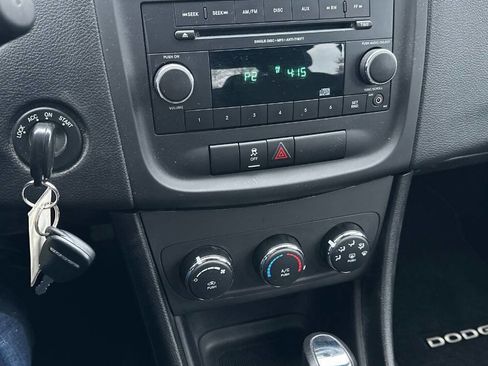 Used 2012 Dodge Avenger SE image 21