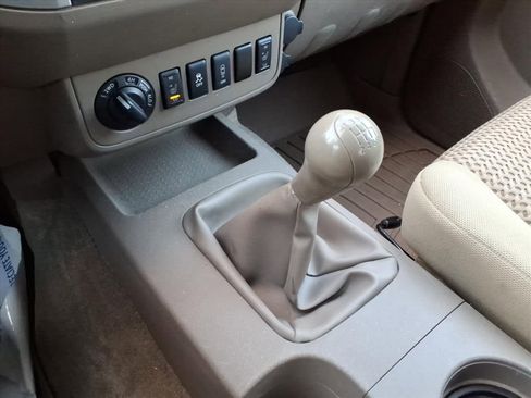 Used 2015 Nissan Frontier SV image 17