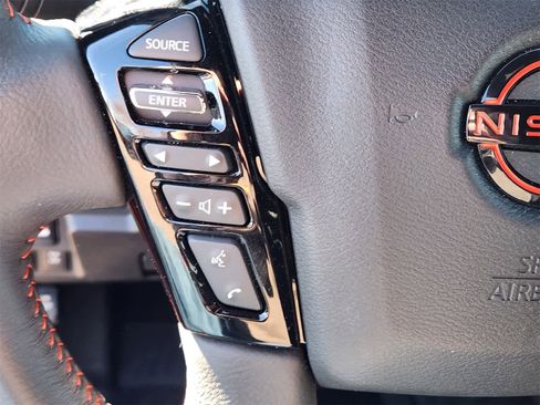 Used 2025 Nissan Frontier PRO-4X image 16