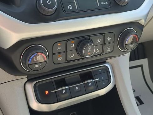 Used 2023 GMC Acadia SLE w/ Driver Convenience Package FWD image 27