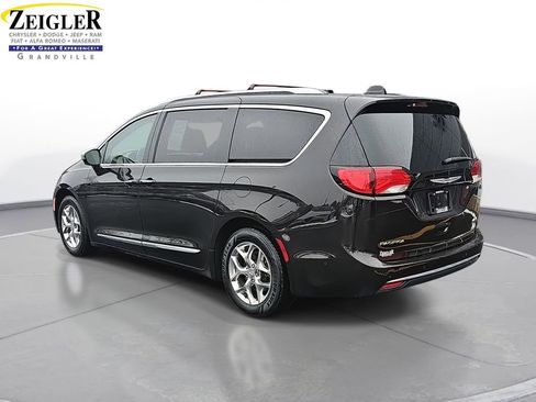 Used 2018 Chrysler Pacifica Limited w/ Advanced Safetytec Group image 7