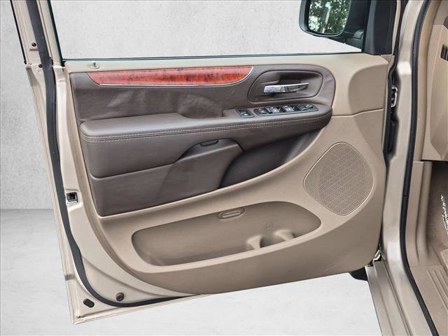 Used 2015 Chrysler Town & Country Touring FWD image 26