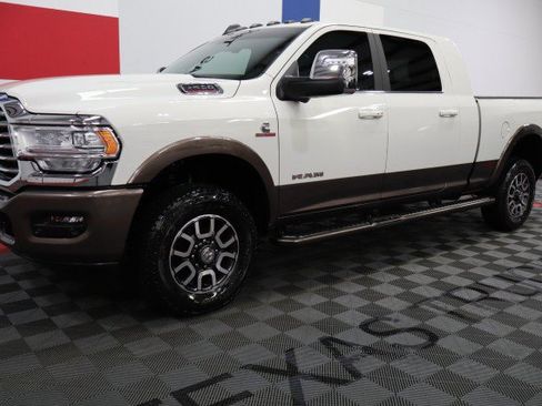 Used 2023 RAM 2500 Limited AWD/4WD image 2