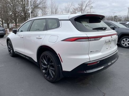 Used 2025 Toyota Crown Signia Limited w/ Advanced Technology Package image 2