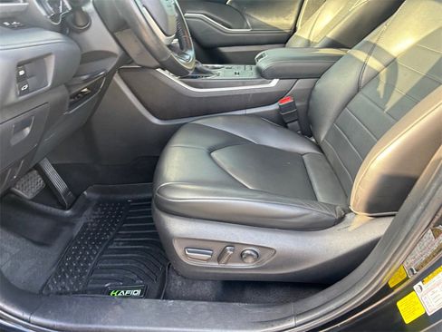 Used 2022 Toyota Highlander XLE image 27