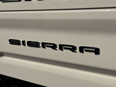 Used 2021 GMC Sierra 2500 AT4 w/ AT4 Premium Plus Package AWD/4WD image 14