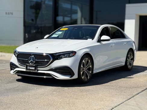 Used 2025 Mercedes-Benz E 350 4MATIC Sedan image 2