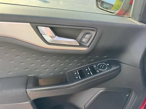 Used 2020 Ford Escape SE FWD image 12