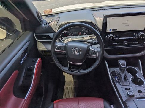 Used 2023 Toyota Highlander XSE AWD/4WD image 15