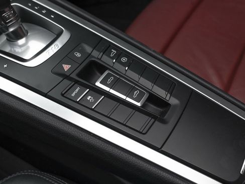 Used 2018 Porsche 718 Boxster image 37