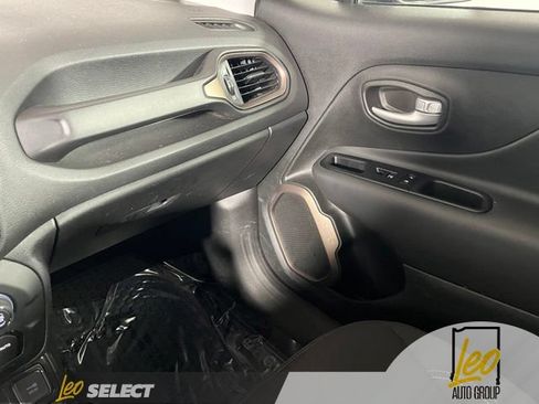 Used 2023 Jeep Renegade Latitude AWD/4WD image 21