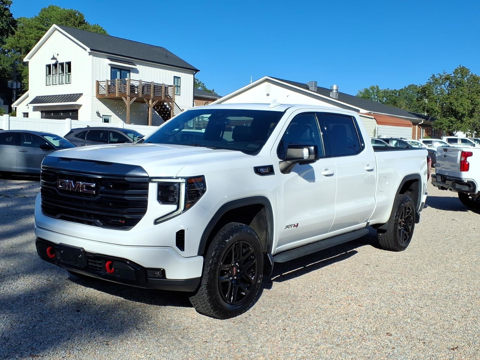 Used 2022 GMC Sierra 1500 AT4 w/ AT4 Preferred Package AWD/4WD image 3