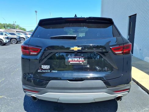 Used 2025 Chevrolet Blazer LT AWD/4WD image 4