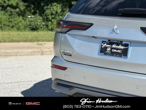 Used 2025 Mitsubishi Outlander SE FWD image 14