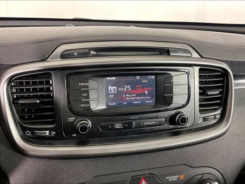 Used 2016 Kia Sorento FWD w/ LX Convenience Package image 22