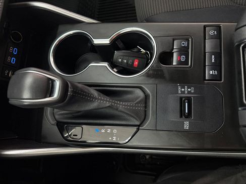 Used 2022 Toyota Highlander LE FWD image 15