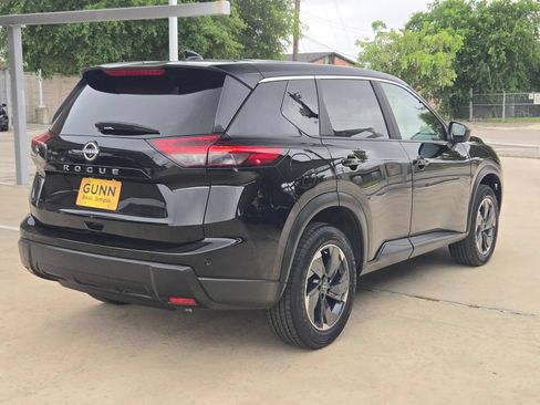 Certified 2025 Nissan Rogue SV FWD image 3