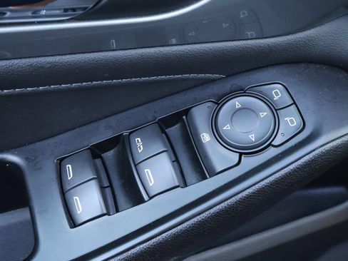 Used 2023 Chevrolet Traverse LT FWD image 13