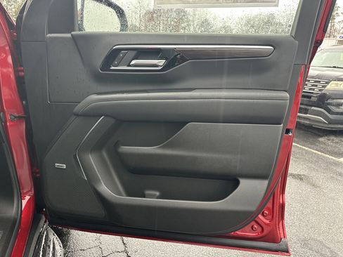 New 2026 Chevrolet Suburban Premier RWD image 16