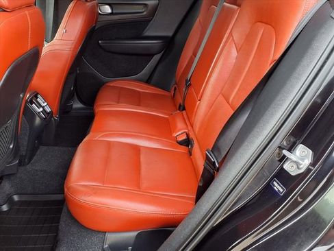 Used 2019 Volvo XC40 T5 Inscription image 11