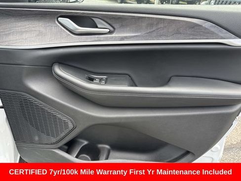 Used 2023 Jeep Grand Cherokee L Limited AWD/4WD image 9
