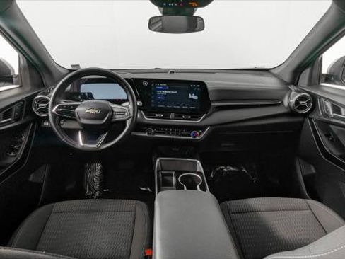 Used 2025 Chevrolet Equinox LT FWD image 24