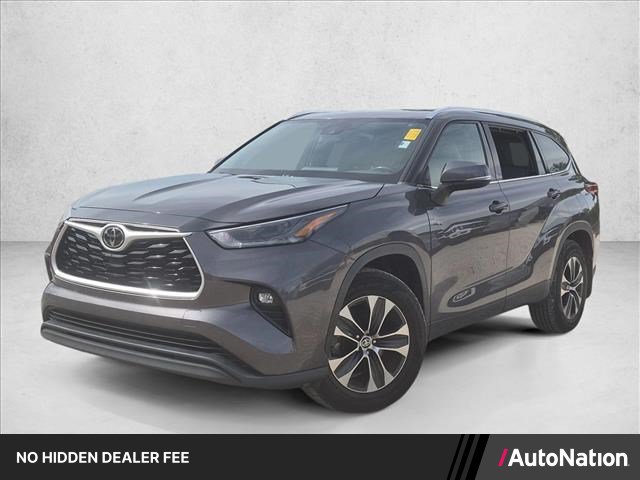 Used 2021 Toyota Highlander XLE AWD/4WD image 1
